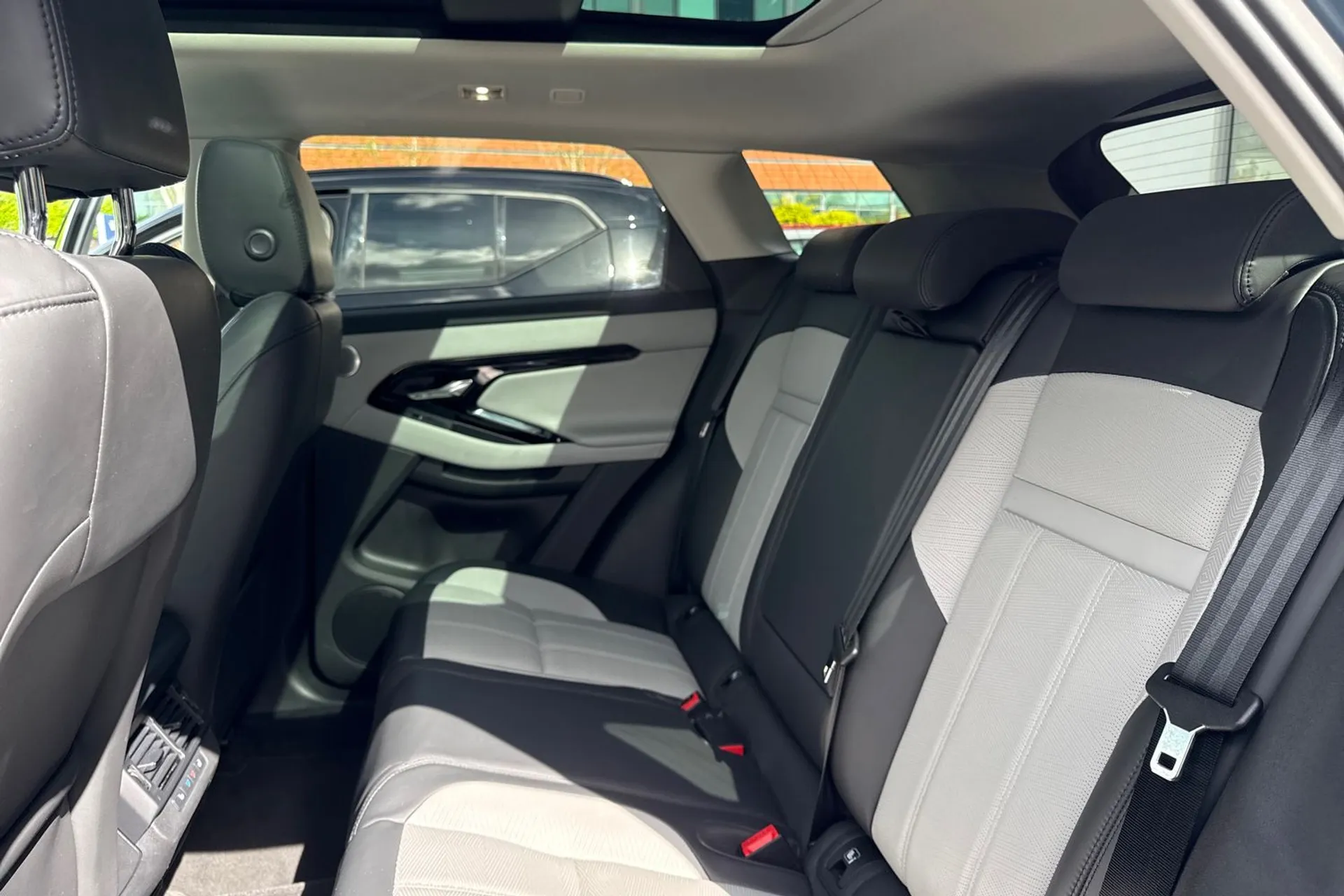 LAND ROVER RANGE ROVER EVOQUE thumbnail image number 30