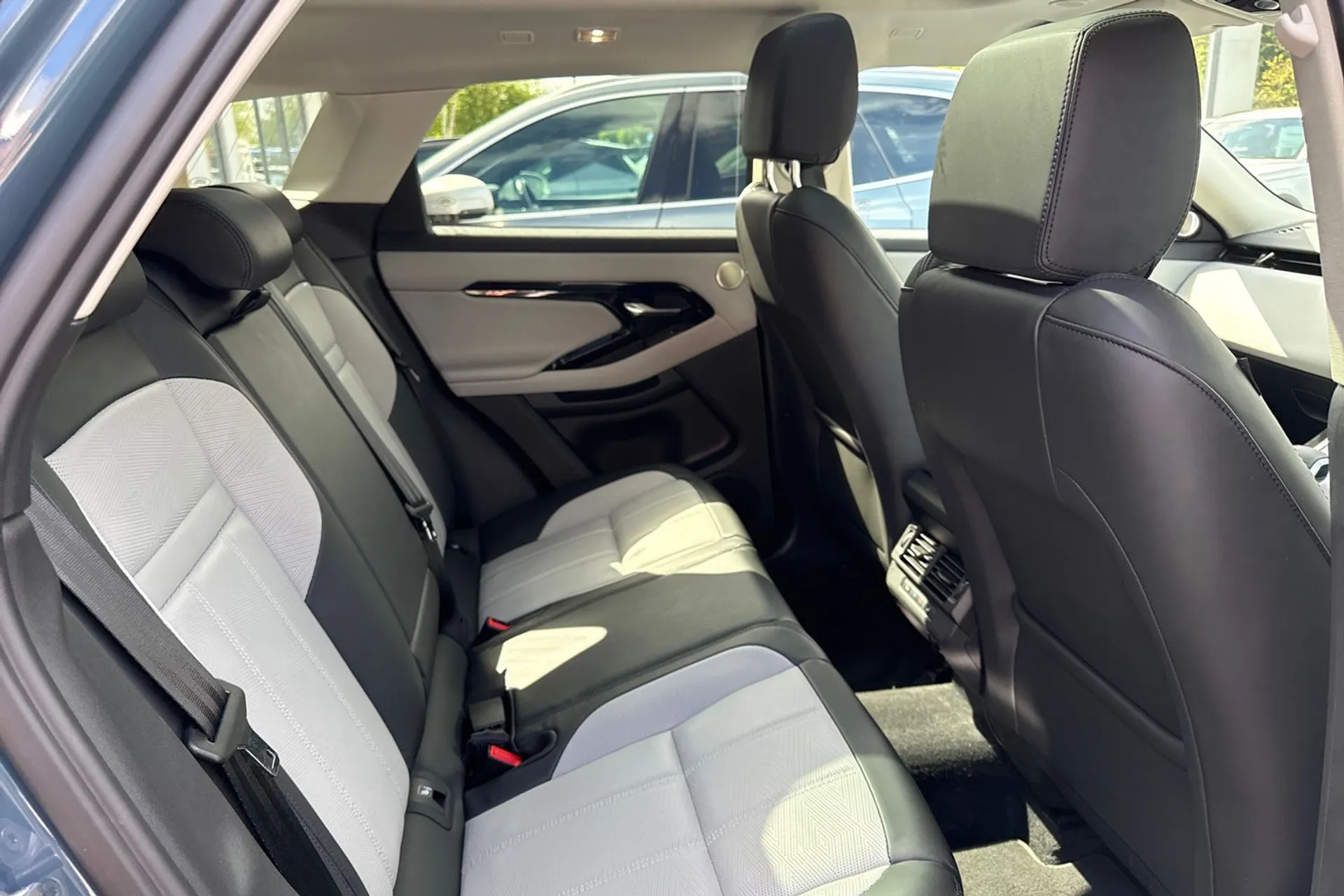 LAND ROVER RANGE ROVER EVOQUE thumbnail image number 23