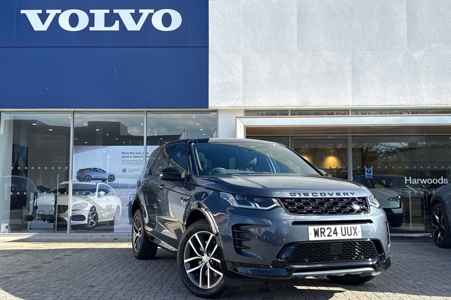 LAND ROVER DISCOVERY SPORT focused image