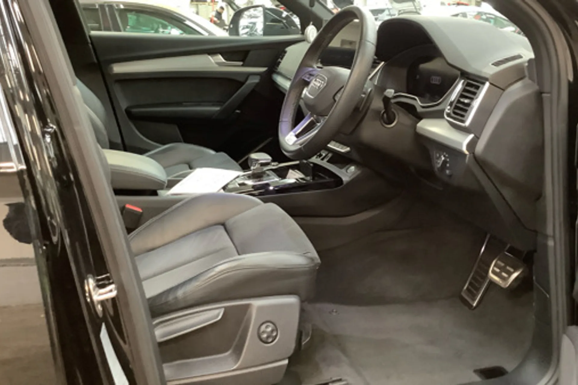 Audi Q5 thumbnail image number 2