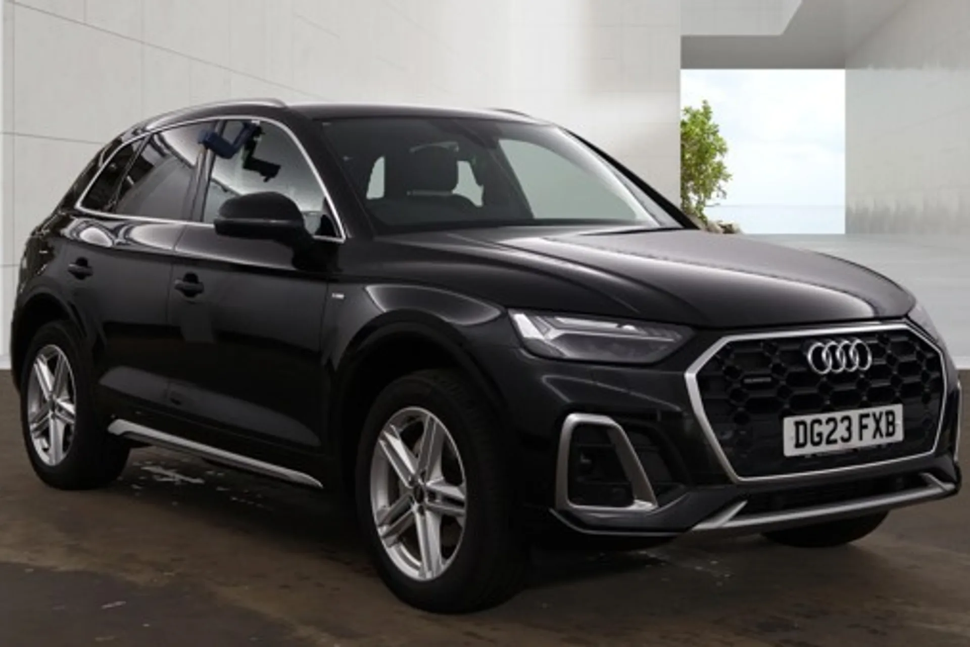 Audi Q5 focused image