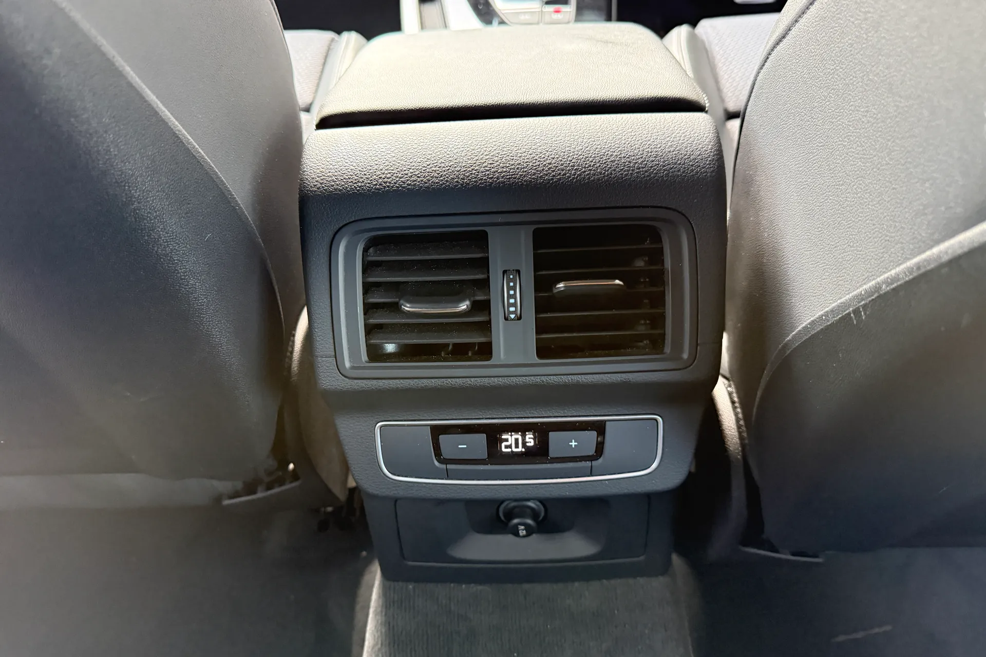 Audi Q5 thumbnail image number 44