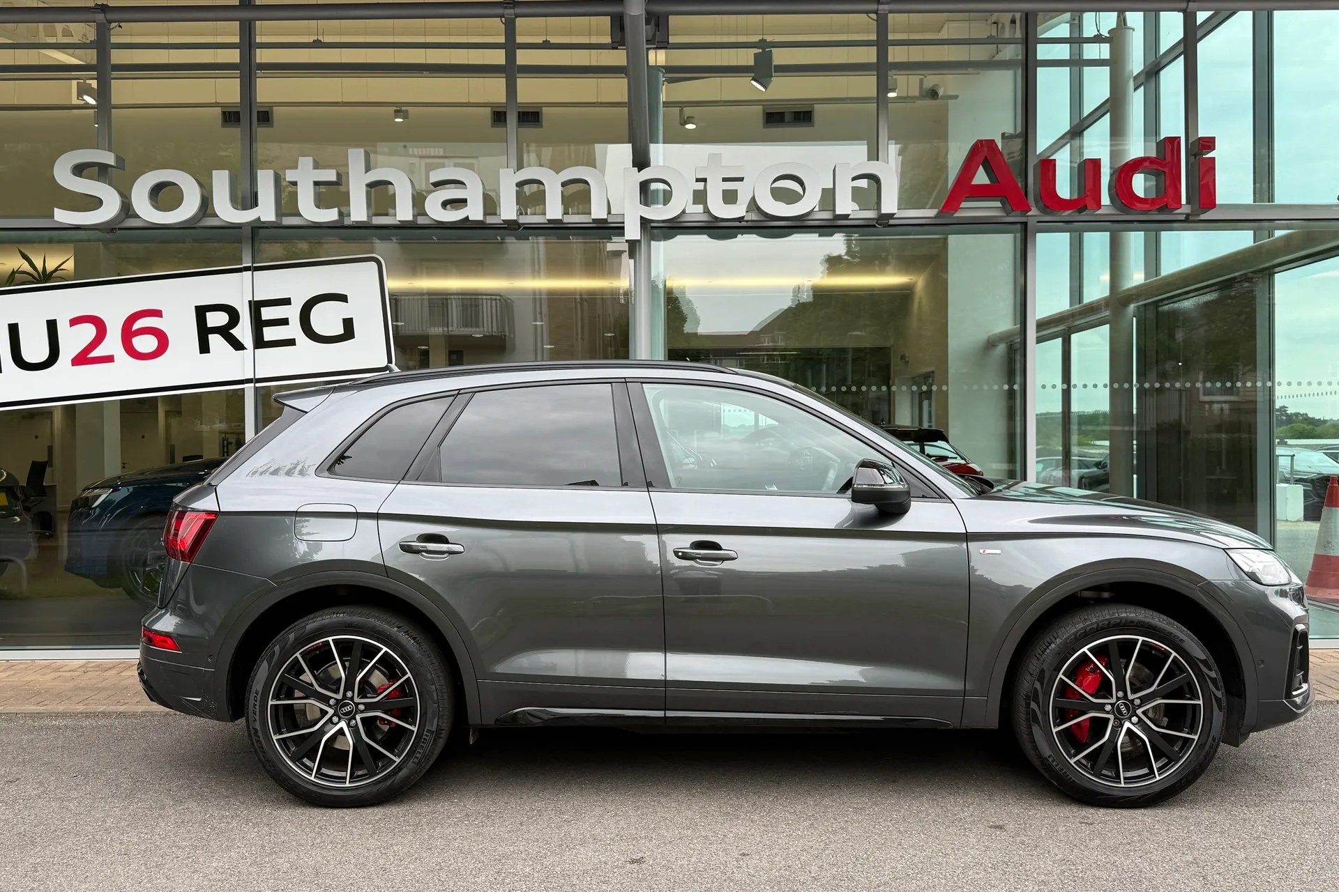 Audi Q5 thumbnail image number 2