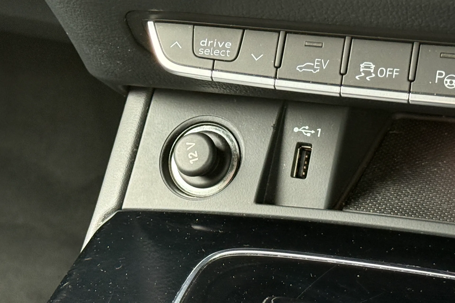 Audi Q5 thumbnail image number 21