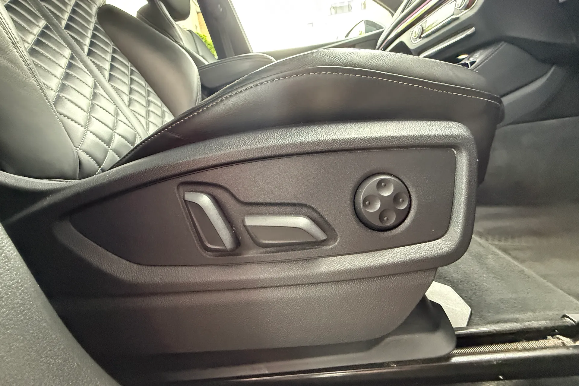 Audi Q5 thumbnail image number 35