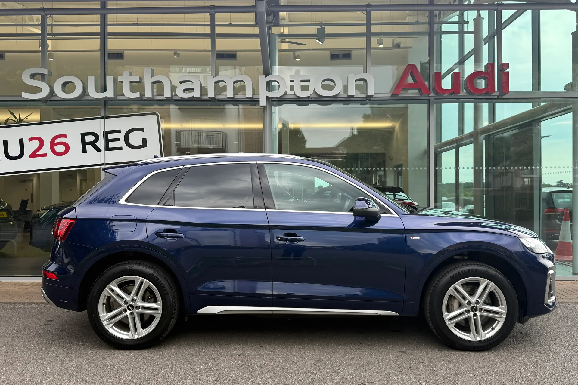 Audi Q5 thumbnail image number 2