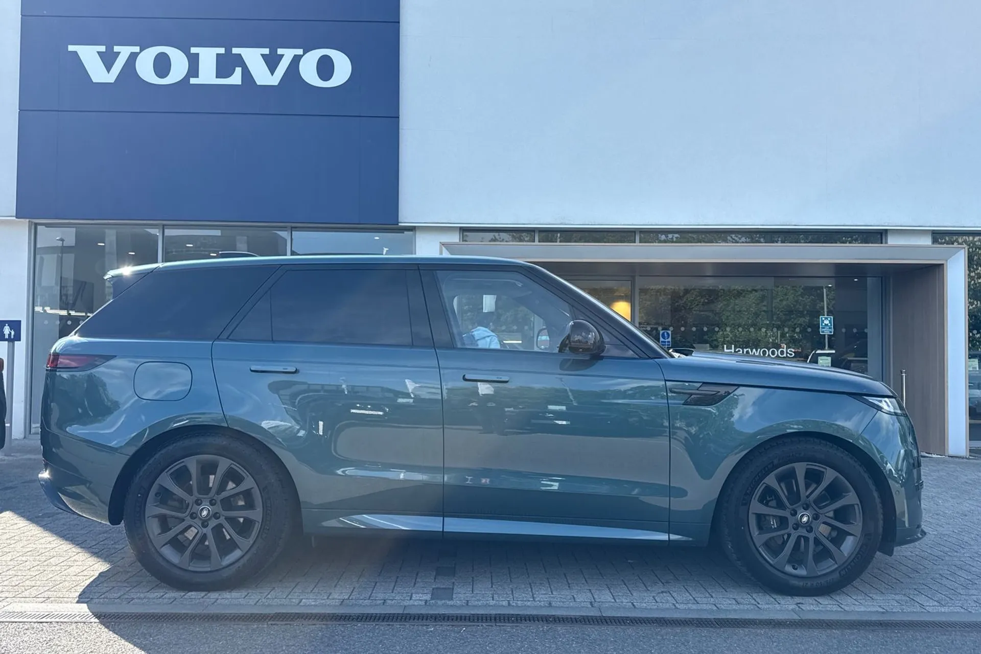 LAND ROVER RANGE ROVER SPORT thumbnail image number 2