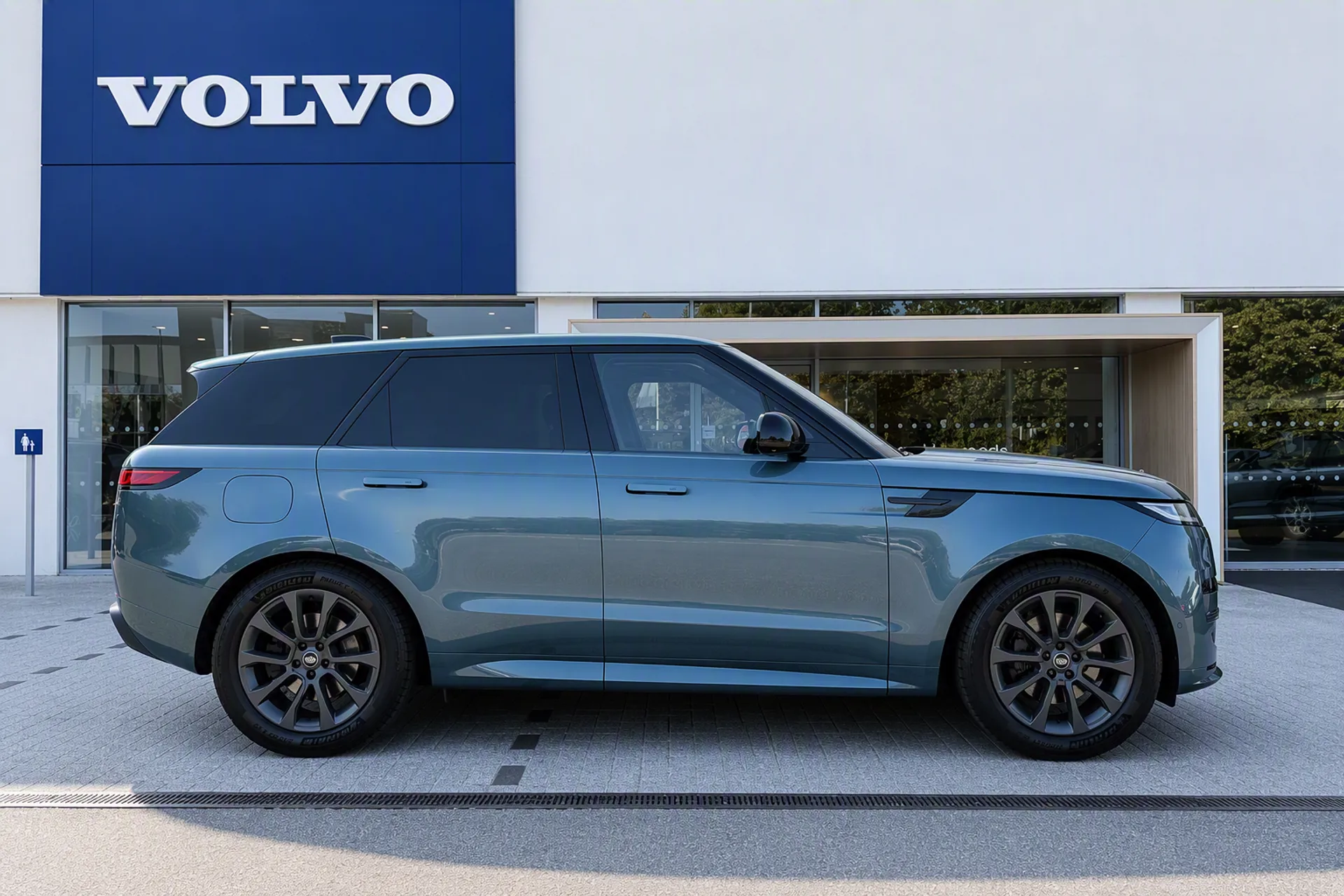 LAND ROVER RANGE ROVER SPORT thumbnail image number 2
