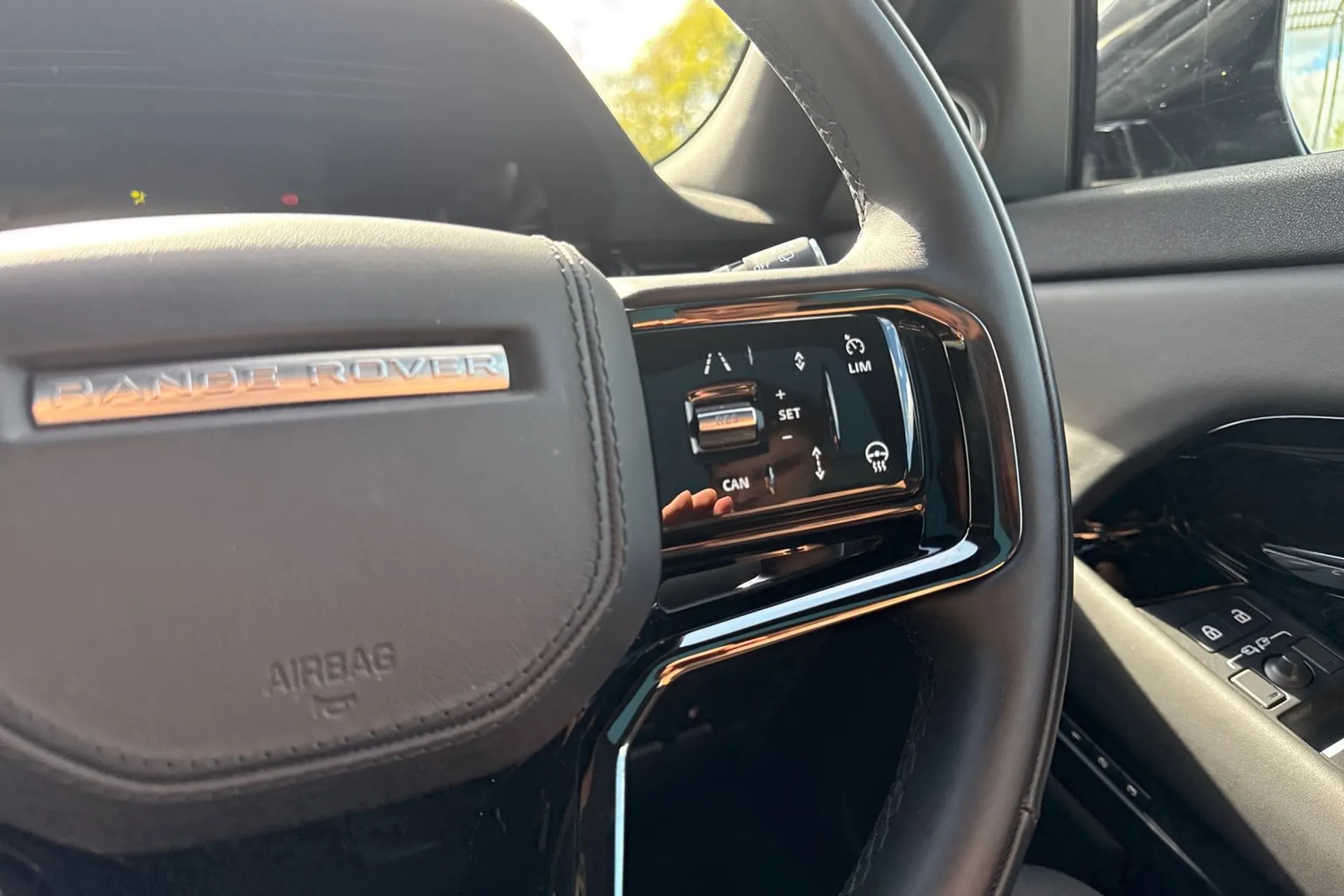 LAND ROVER RANGE ROVER EVOQUE thumbnail image number 37