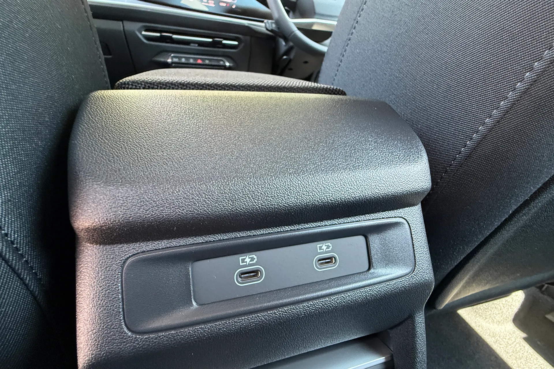 Audi Q3 thumbnail image number 23