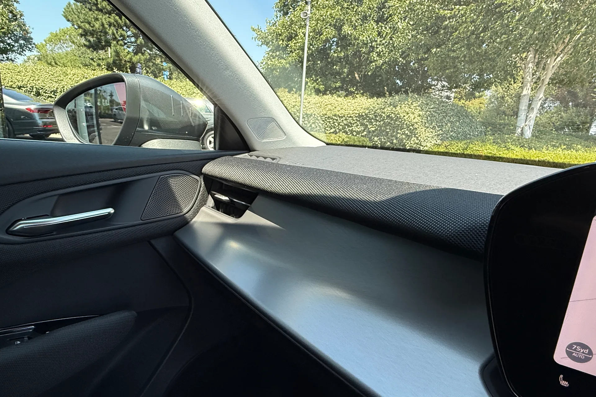 Audi Q3 thumbnail image number 37