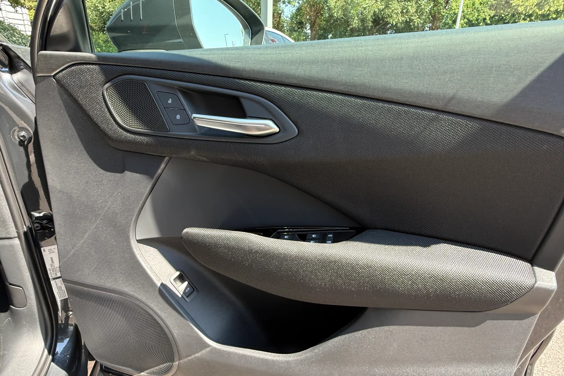 Audi Q3 thumbnail image number 16