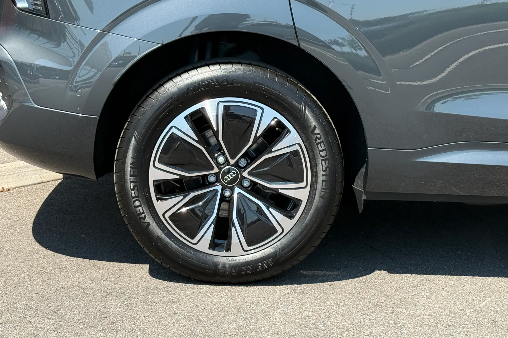 Audi Q3 thumbnail image number 7
