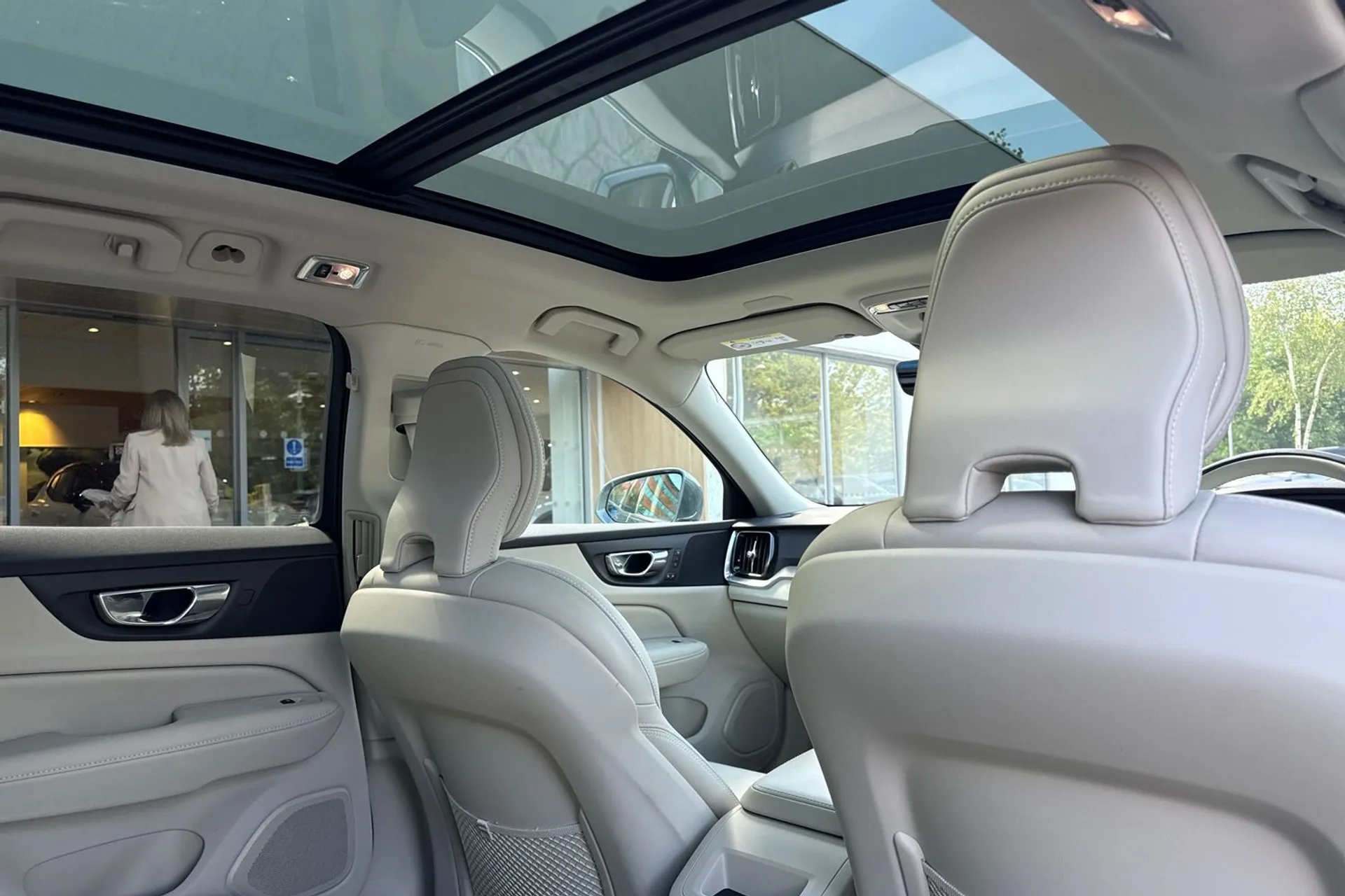 Volvo V60 thumbnail image number 24