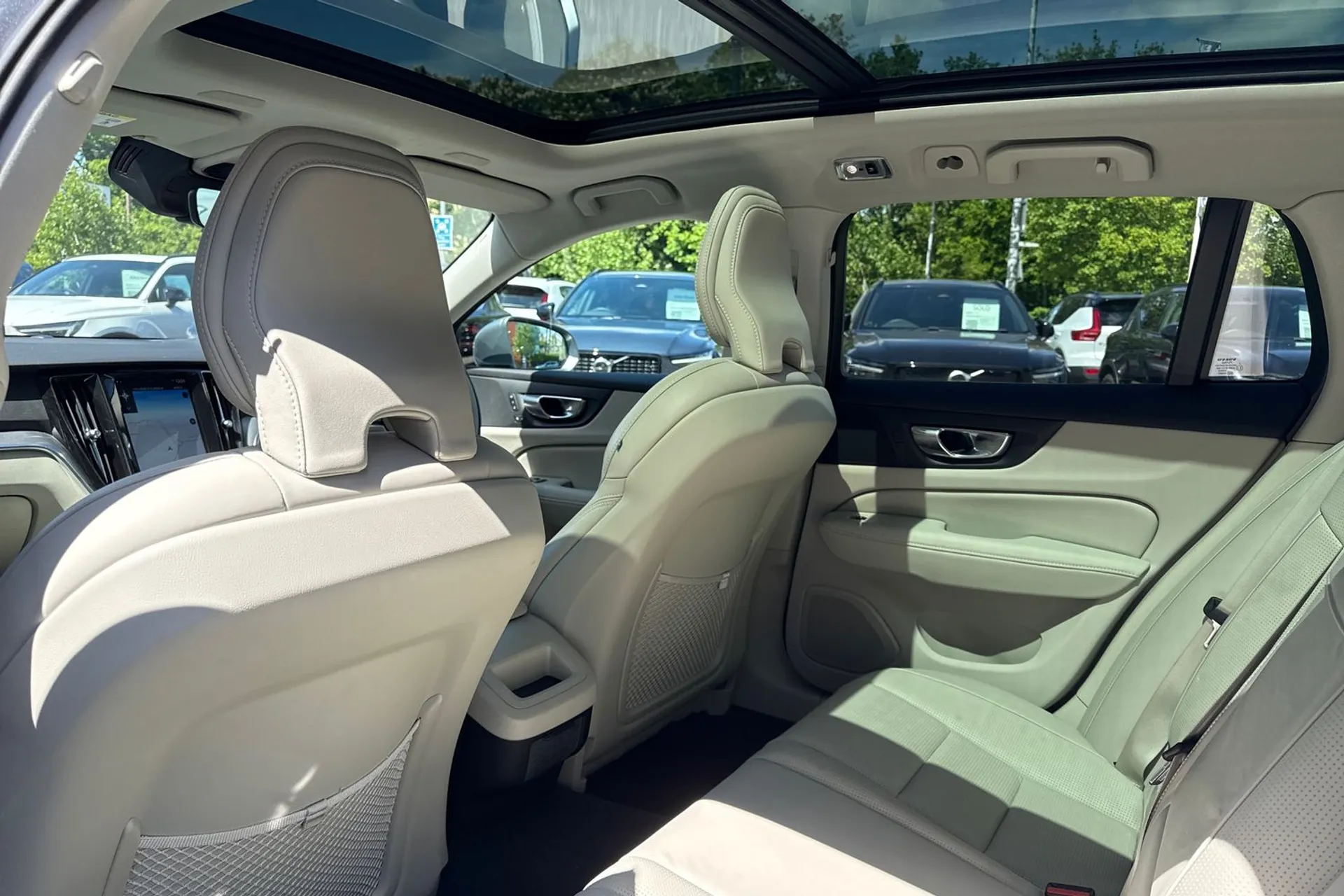 Volvo V60 thumbnail image number 31