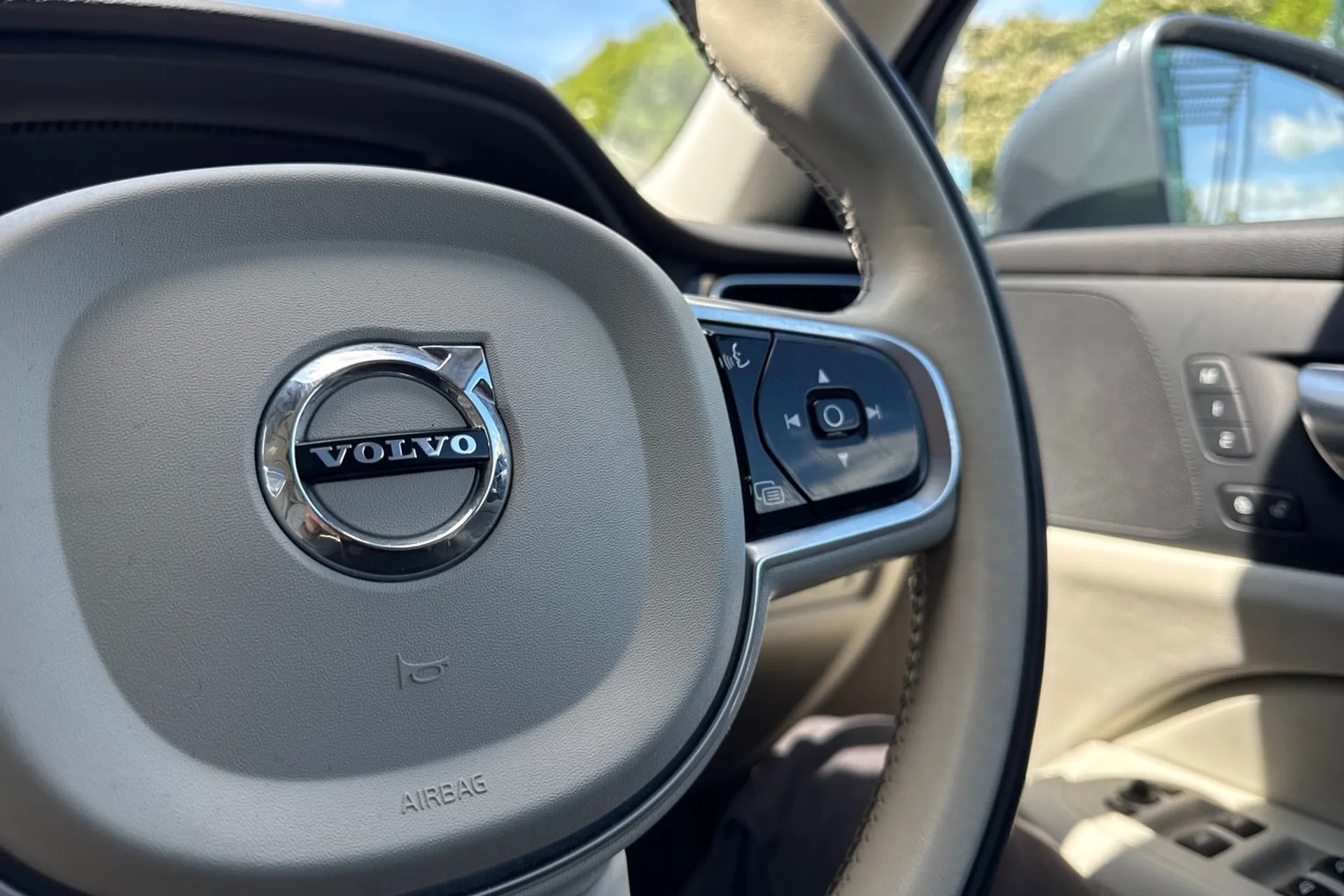 Volvo V60 thumbnail image number 37