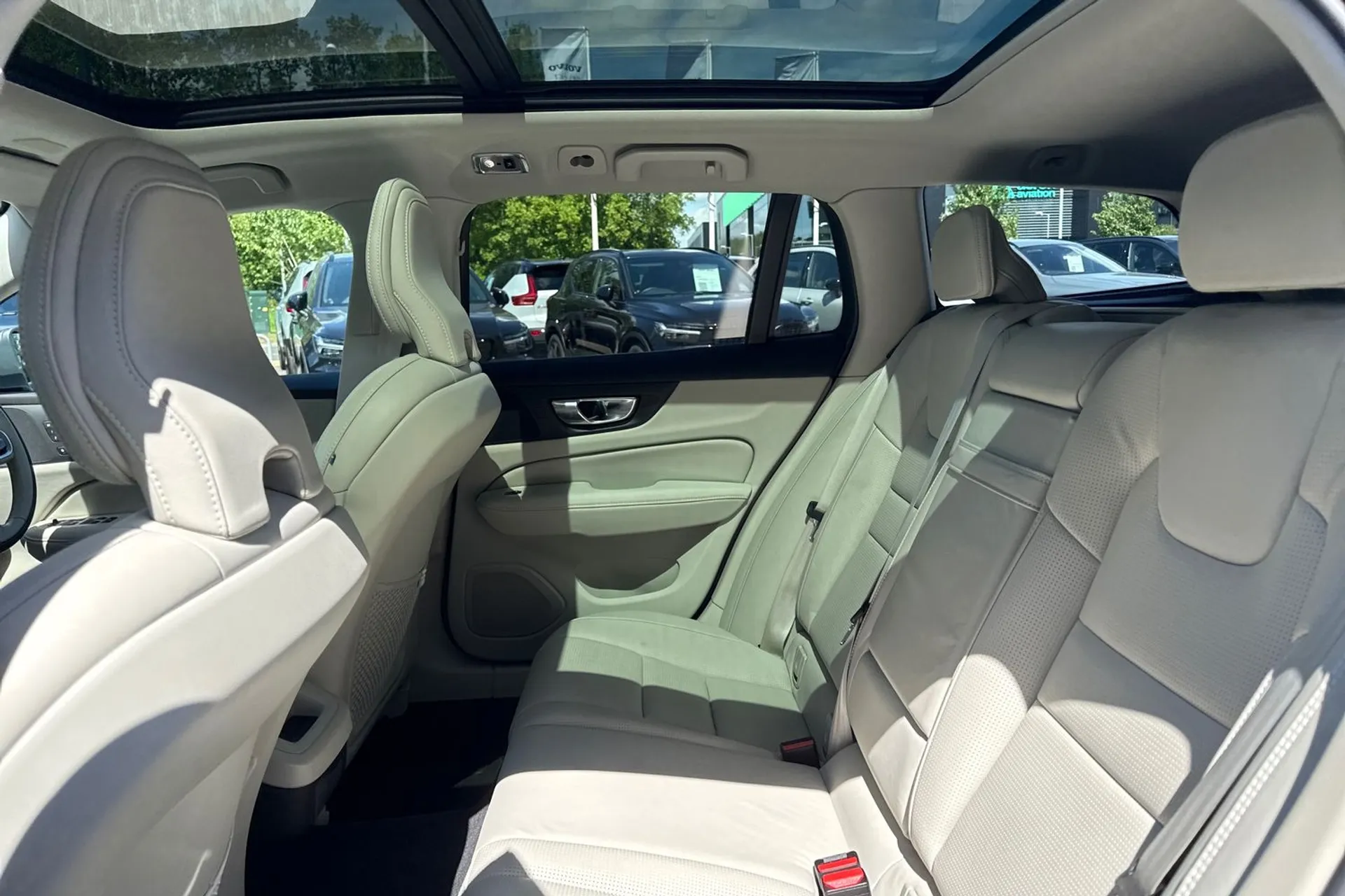 Volvo V60 thumbnail image number 30
