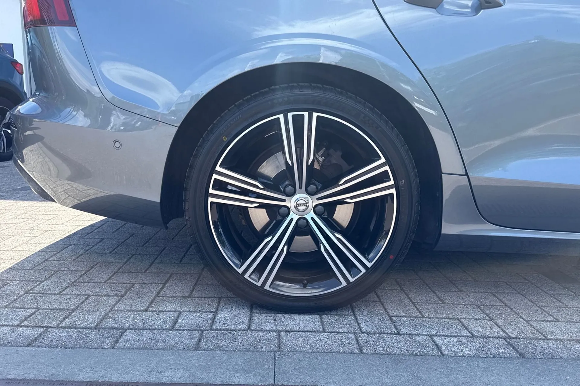 Volvo V60 thumbnail image number 14