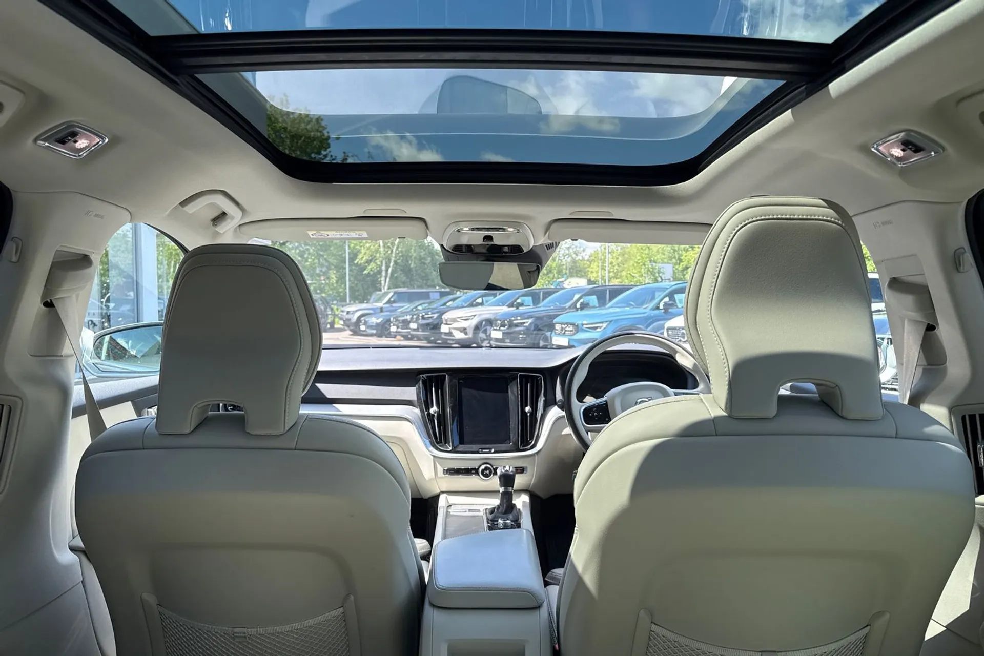 Volvo V60 thumbnail image number 22
