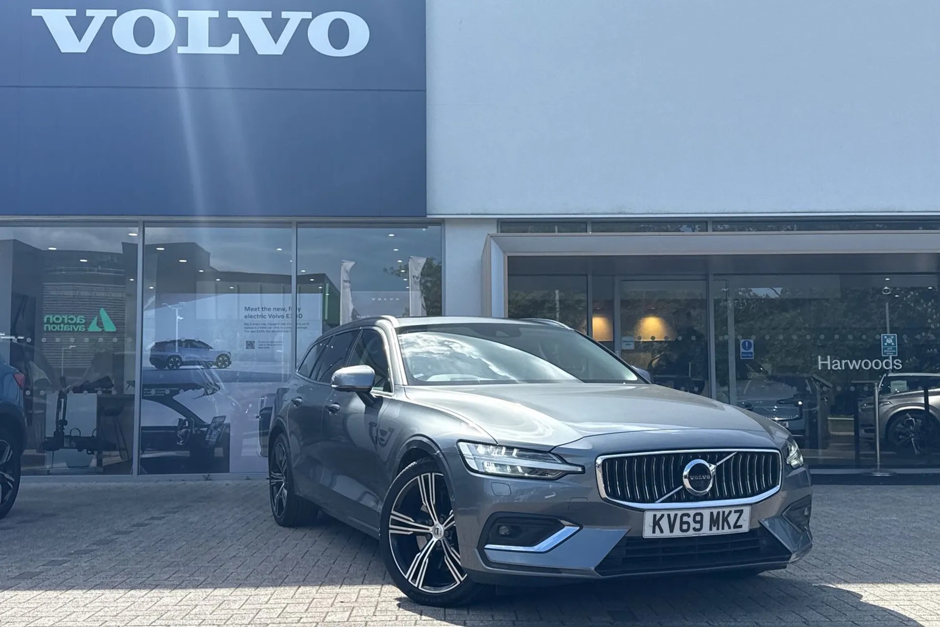 Volvo V60 focused image