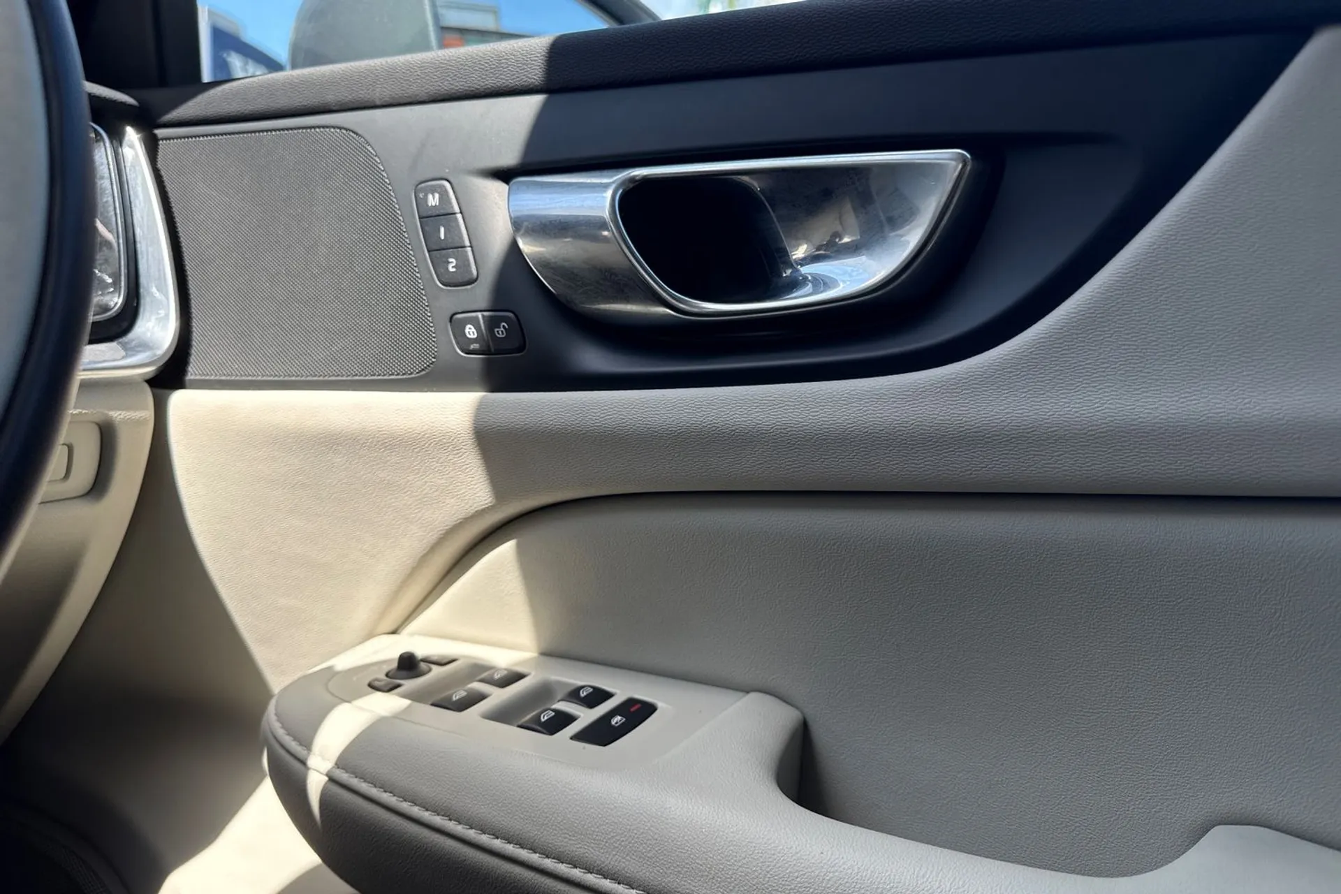 Volvo V60 thumbnail image number 43