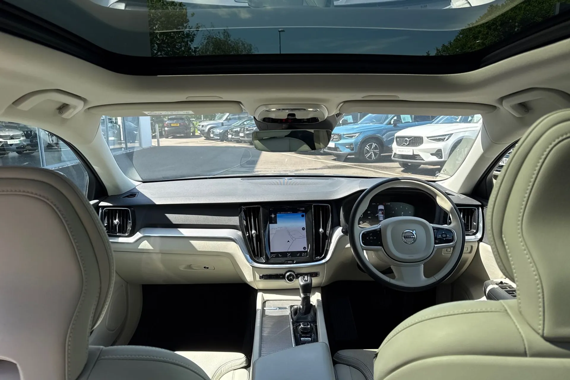 Volvo V60 thumbnail image number 3