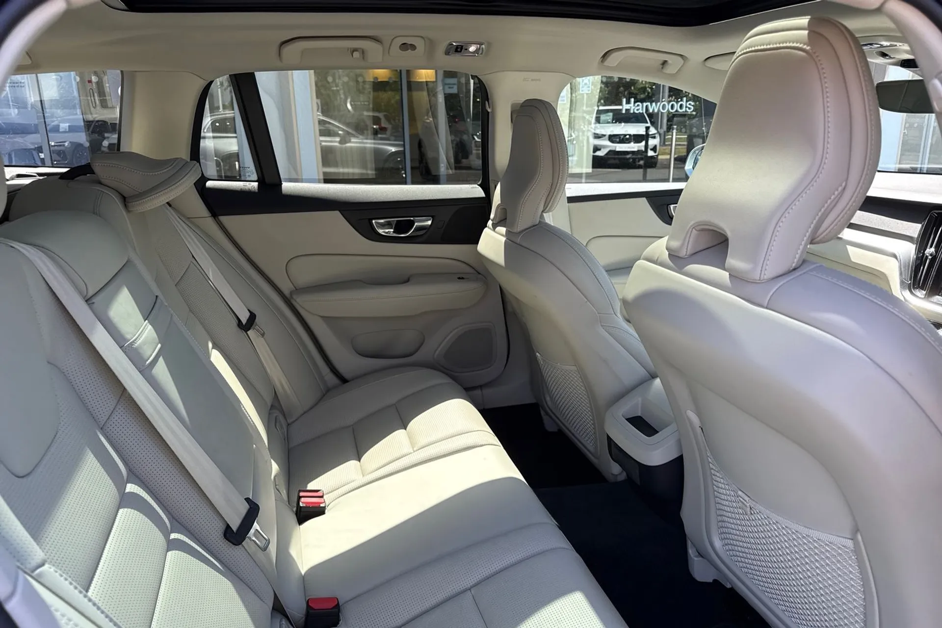 Volvo V60 thumbnail image number 23