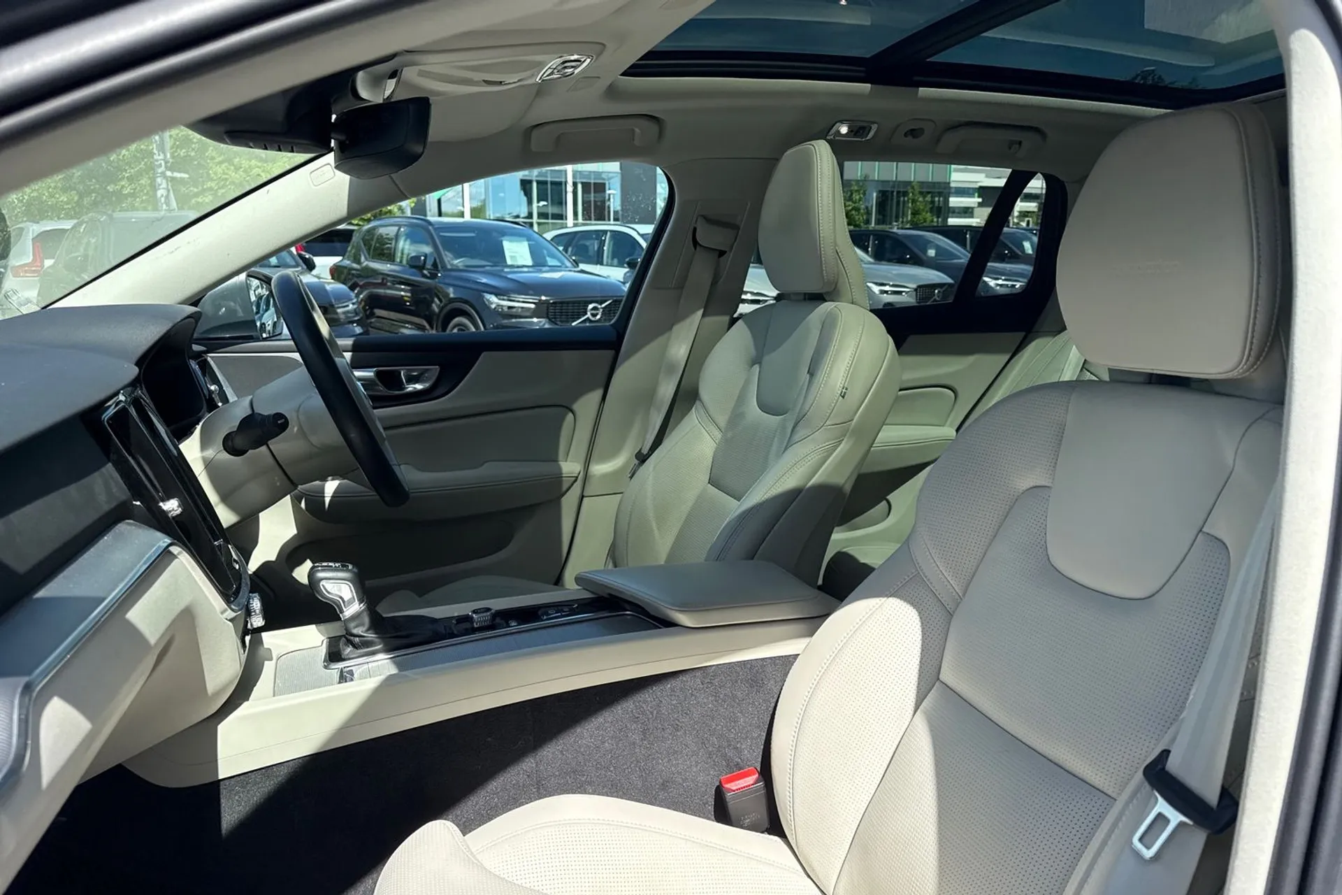 Volvo V60 thumbnail image number 28
