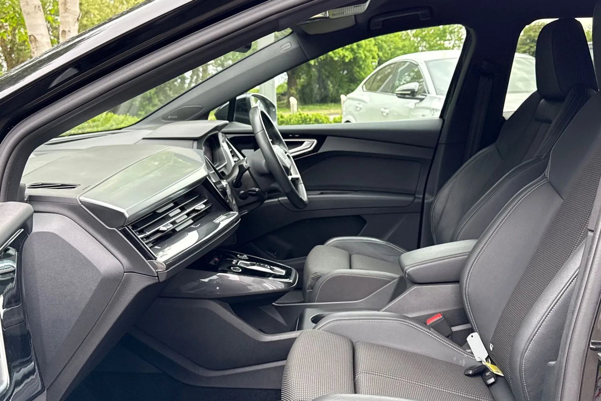 Audi Q4 thumbnail image number 43