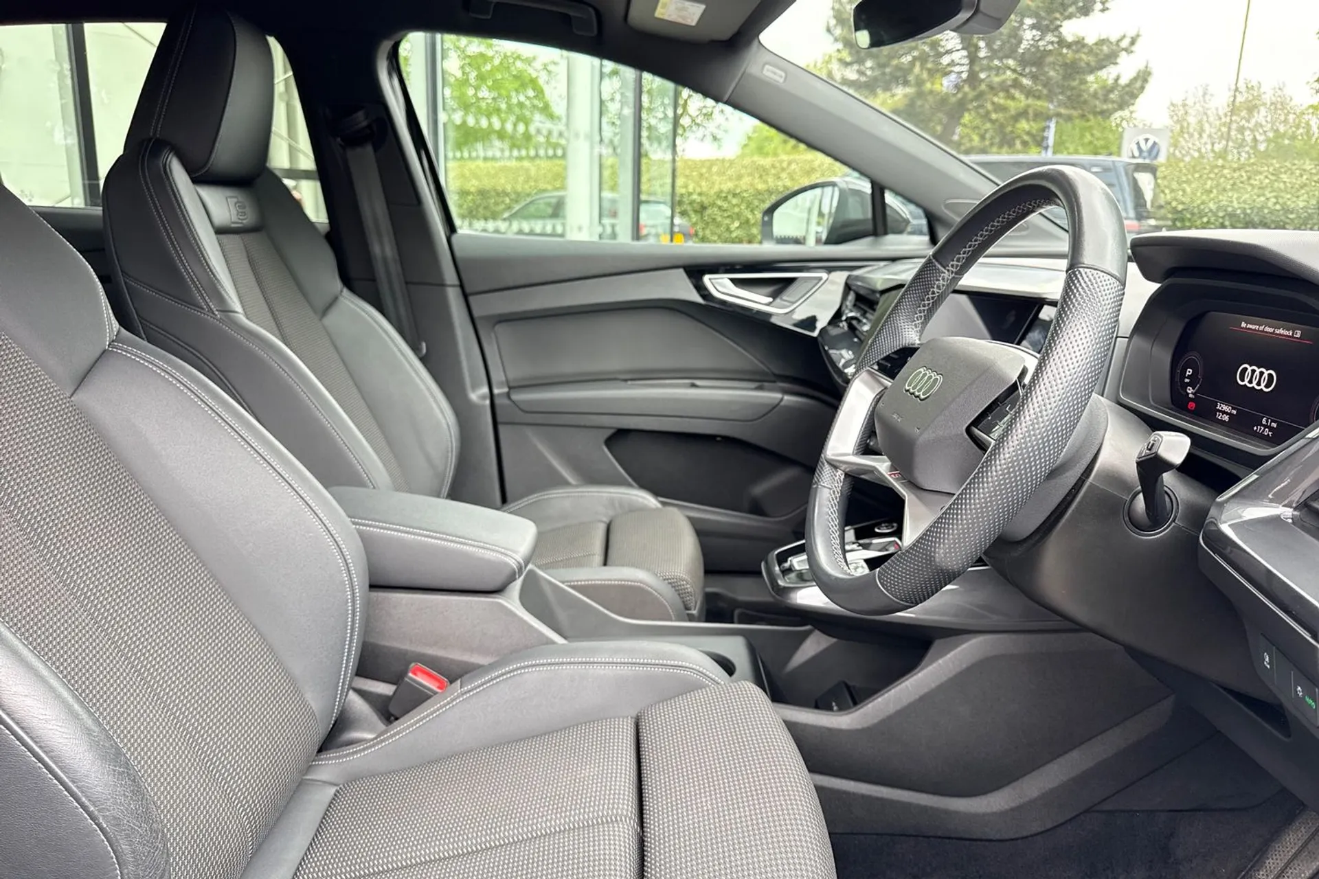 Audi Q4 thumbnail image number 41