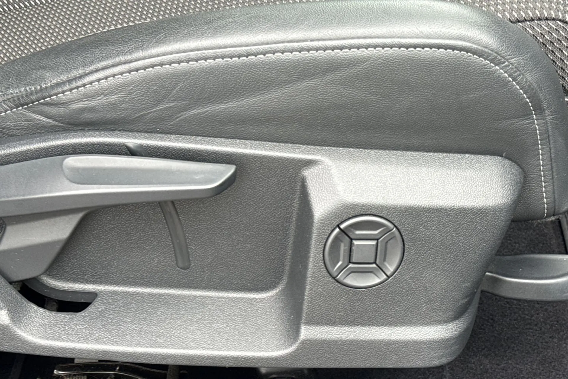 Audi Q4 thumbnail image number 44