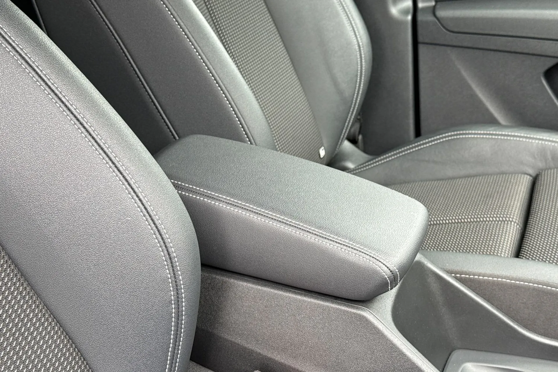 Audi Q4 thumbnail image number 38
