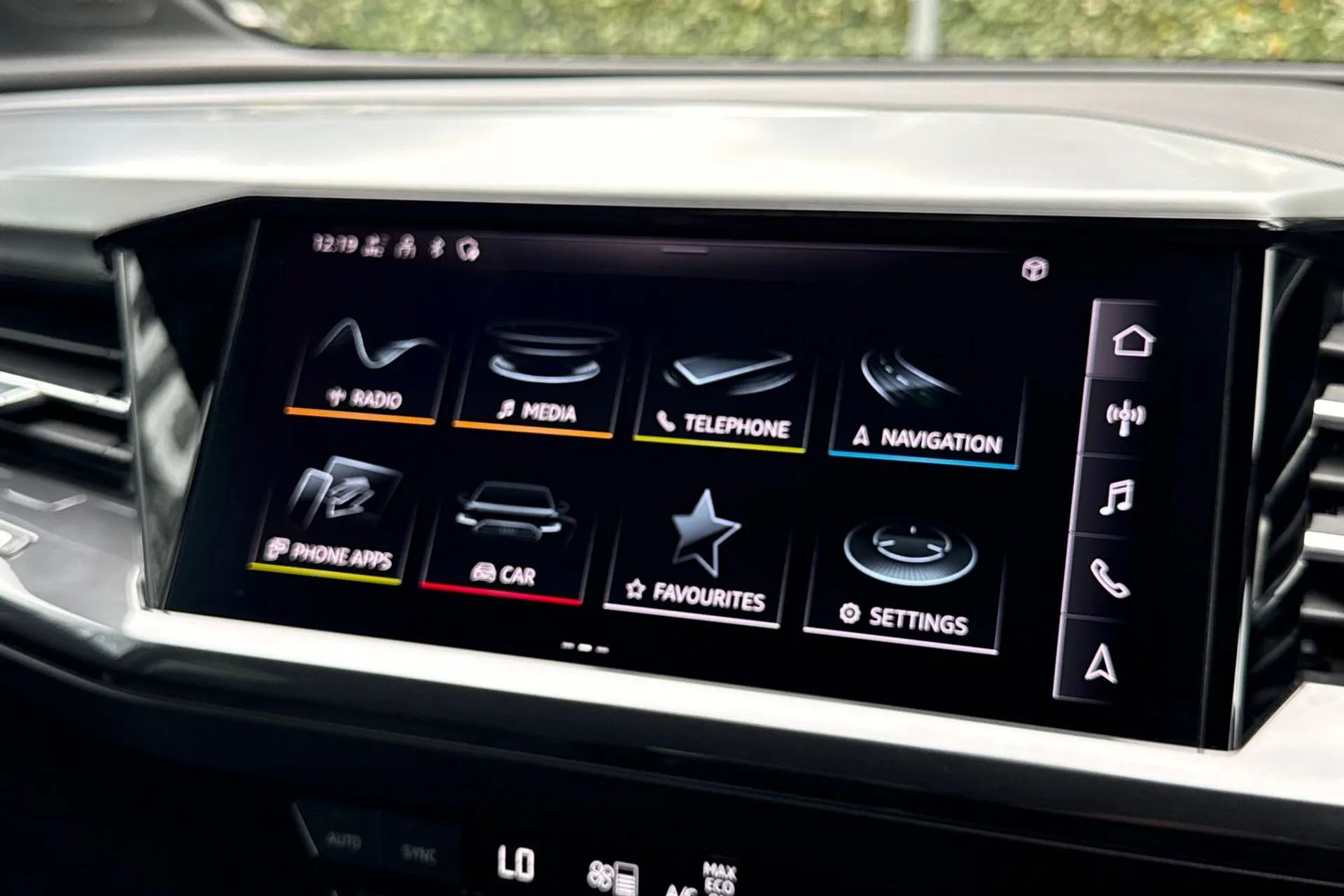 Audi Q4 thumbnail image number 12