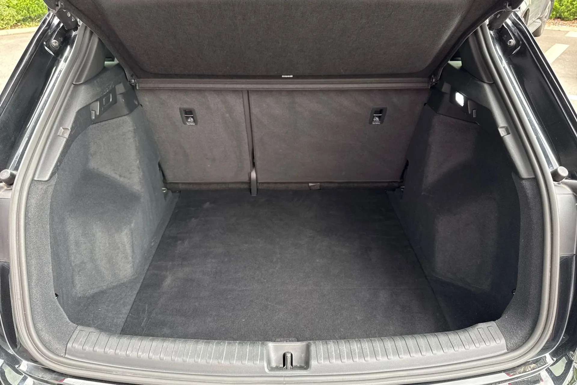 Audi Q4 thumbnail image number 35