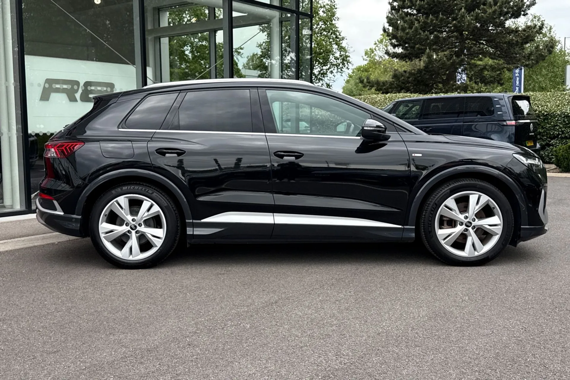 Audi Q4 thumbnail image number 2
