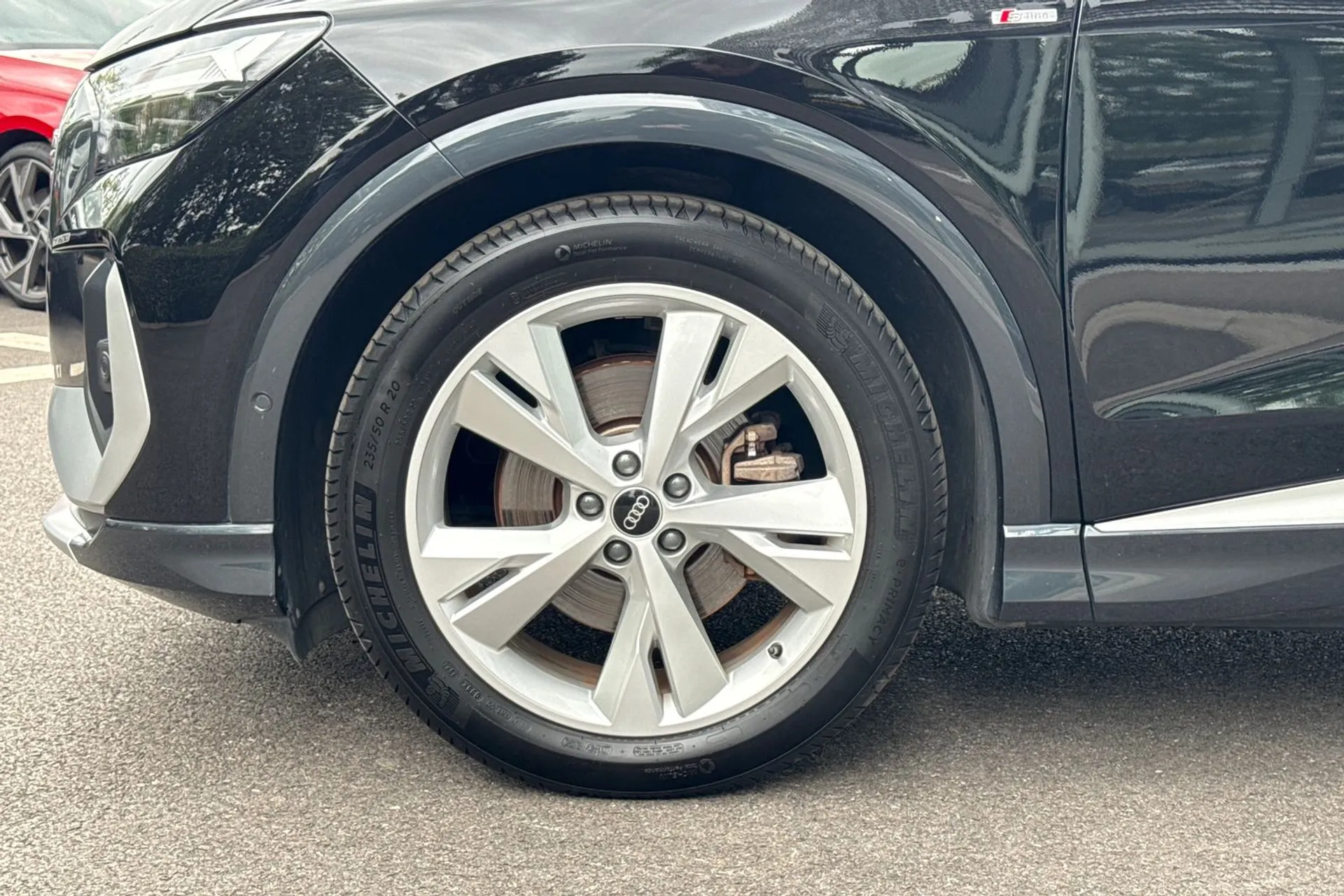 Audi Q4 thumbnail image number 23