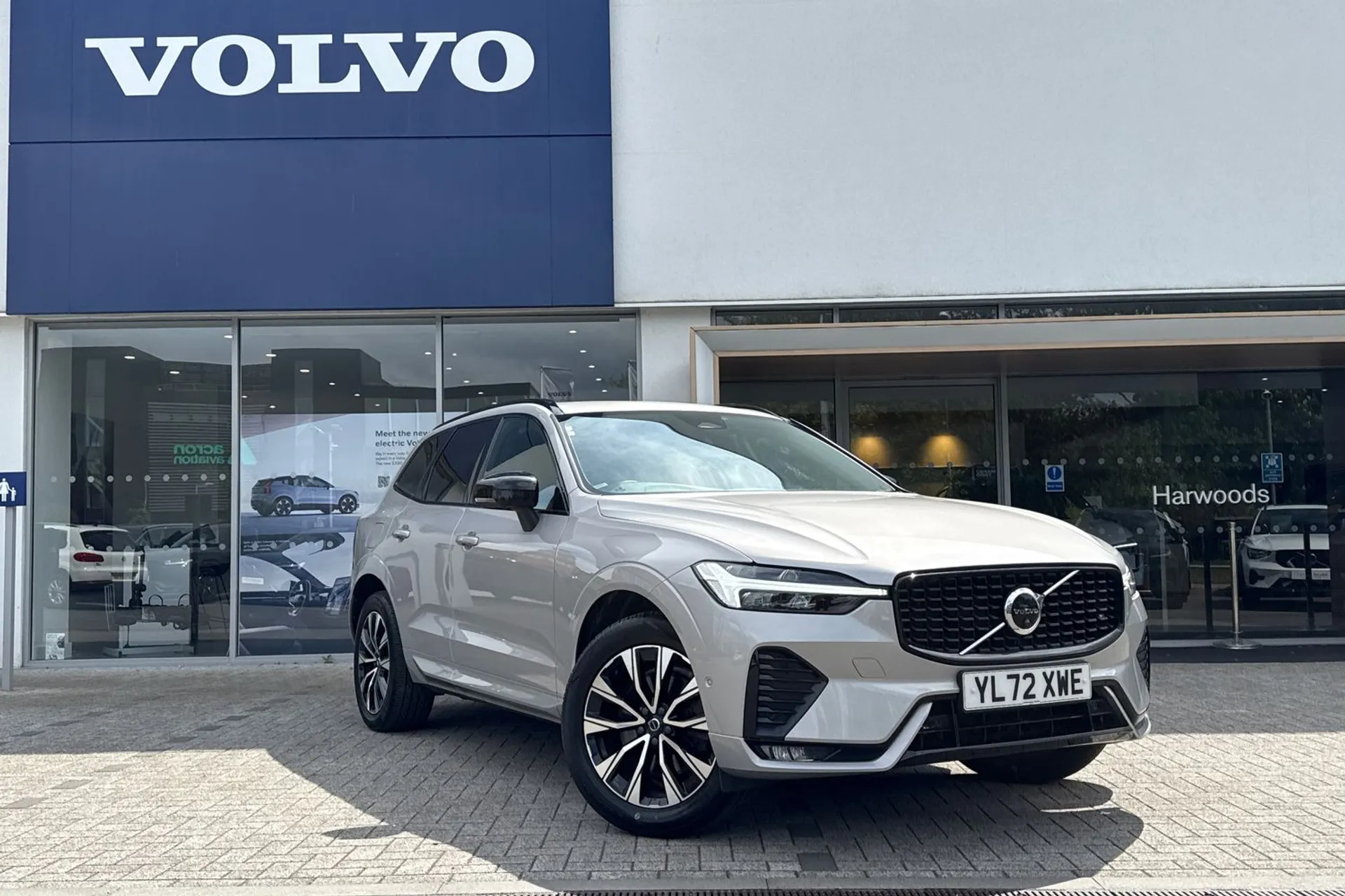 Volvo XC60 focused image