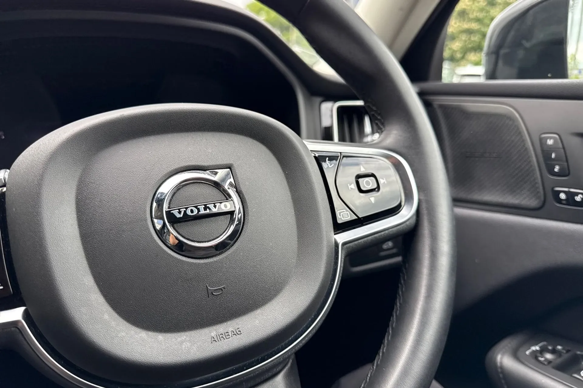 Volvo XC60 thumbnail image number 36