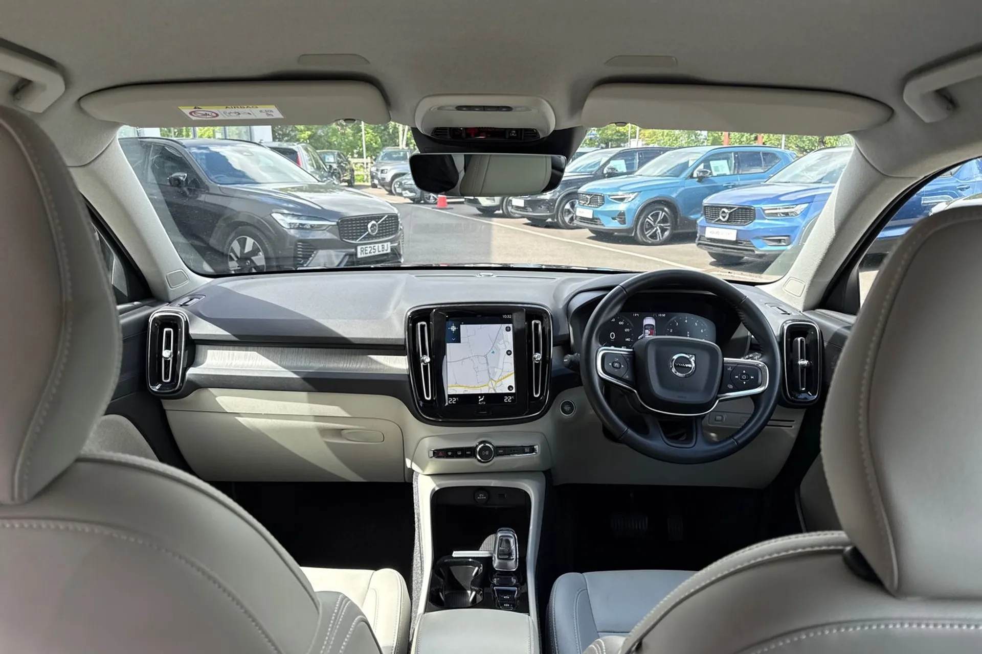 Volvo XC40 thumbnail image number 3