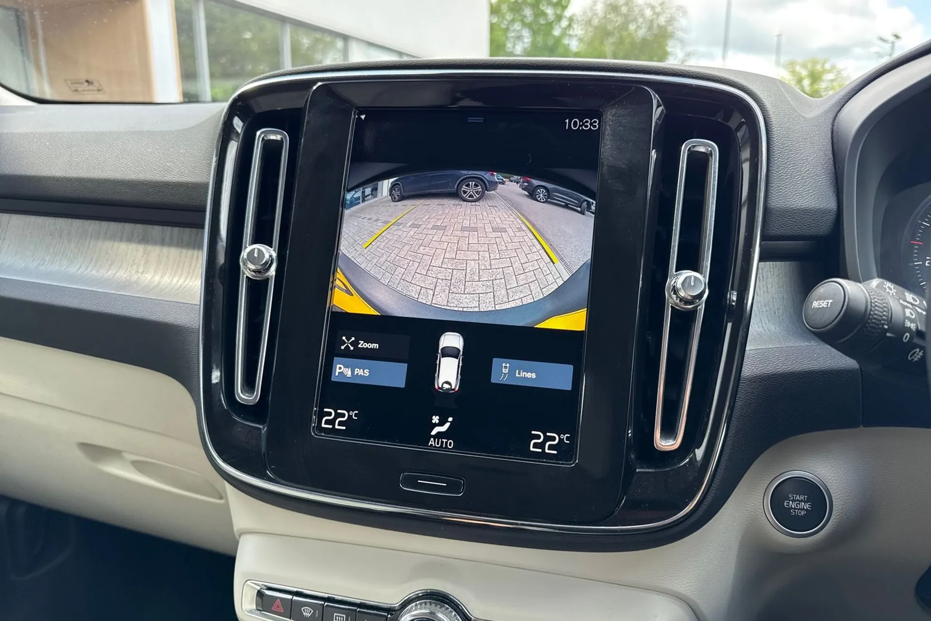 Volvo XC40 thumbnail image number 4