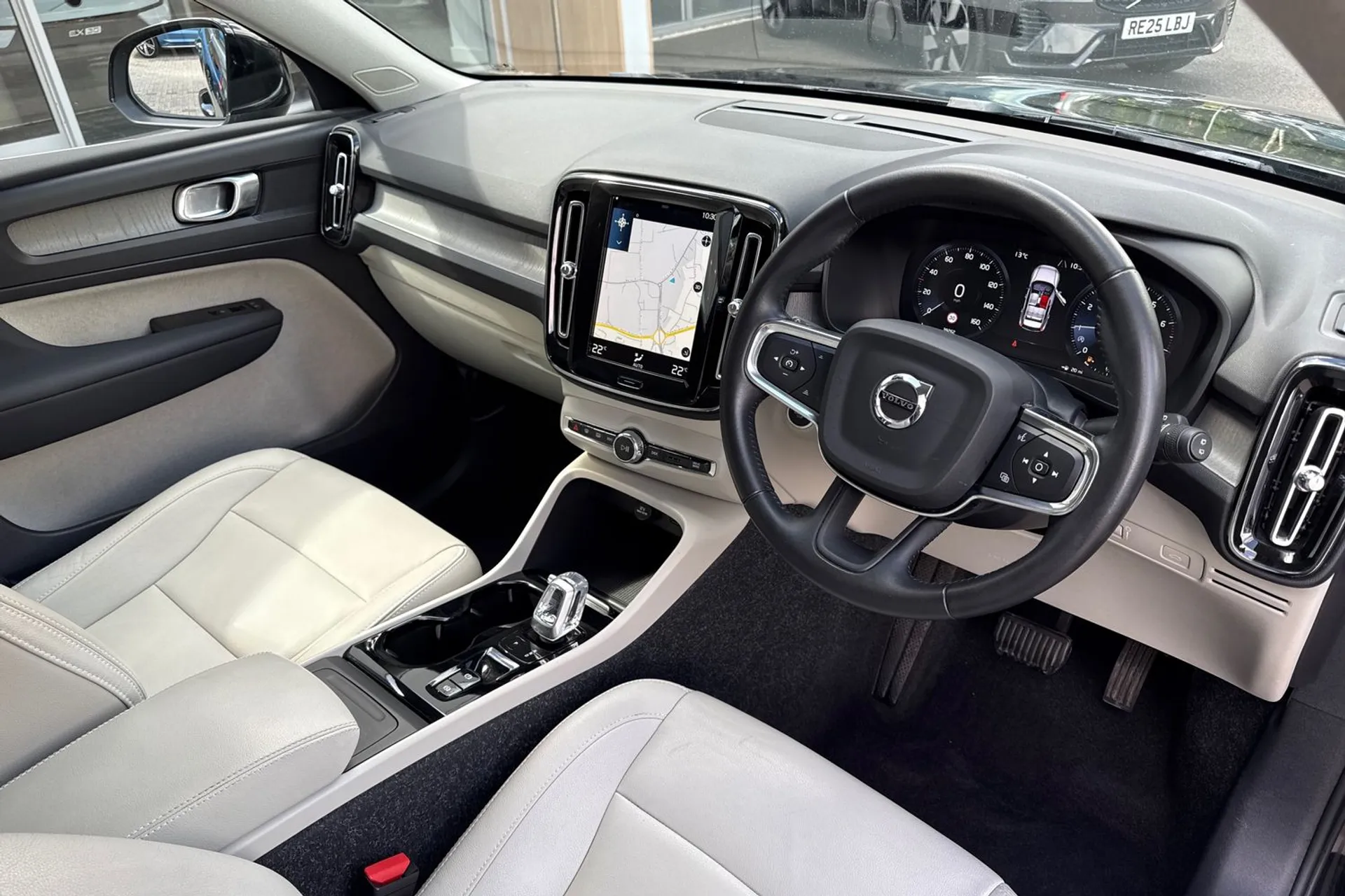 Volvo XC40 thumbnail image number 6