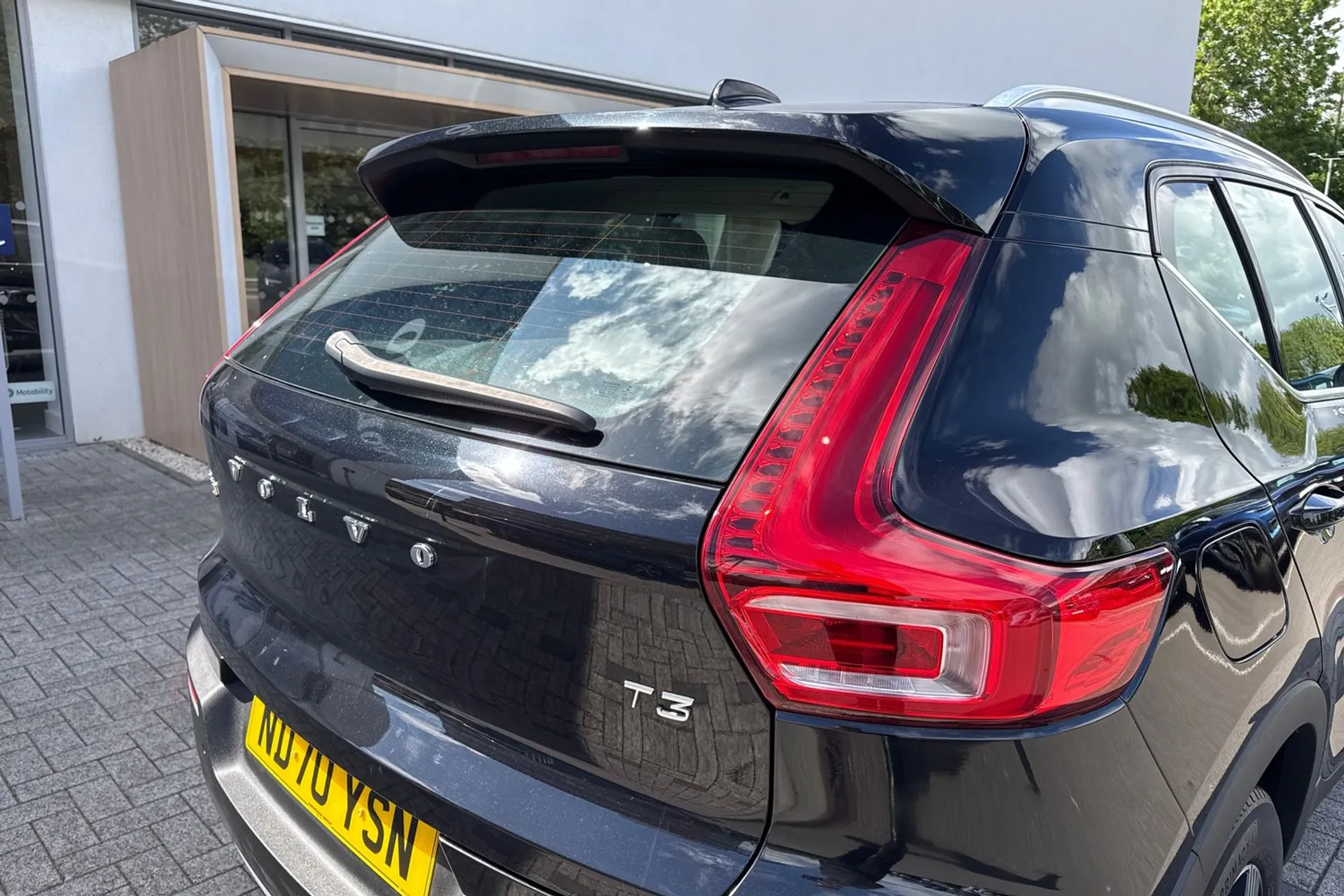 Volvo XC40 thumbnail image number 16