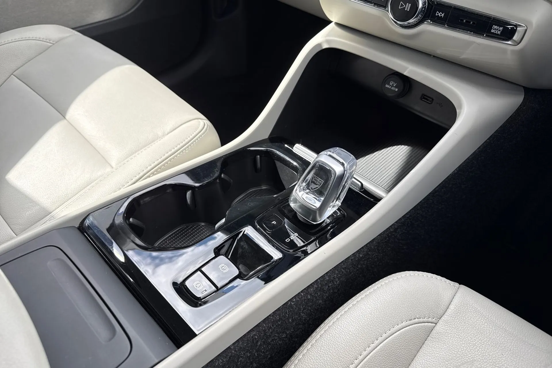 Volvo XC40 thumbnail image number 42