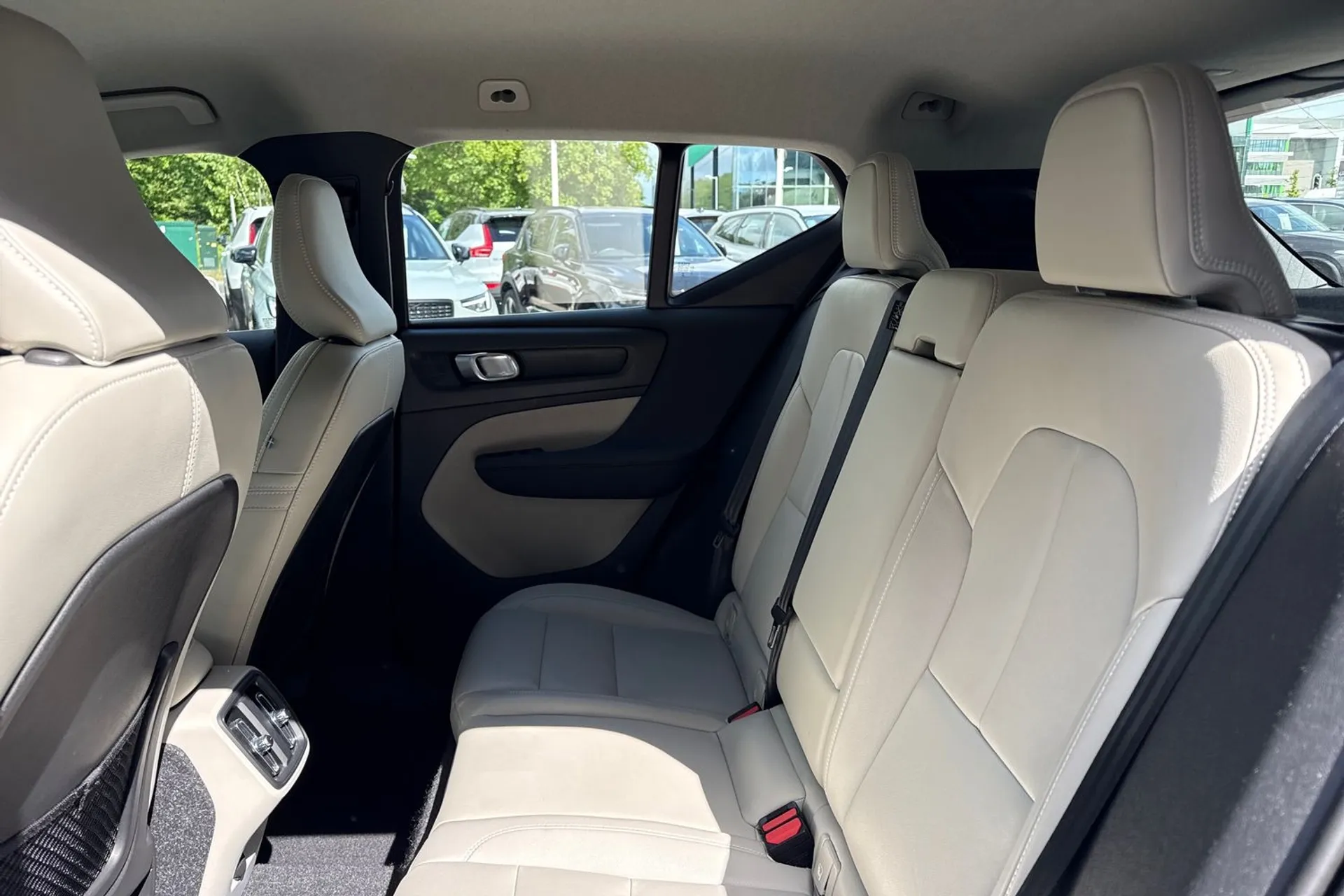 Volvo XC40 thumbnail image number 30
