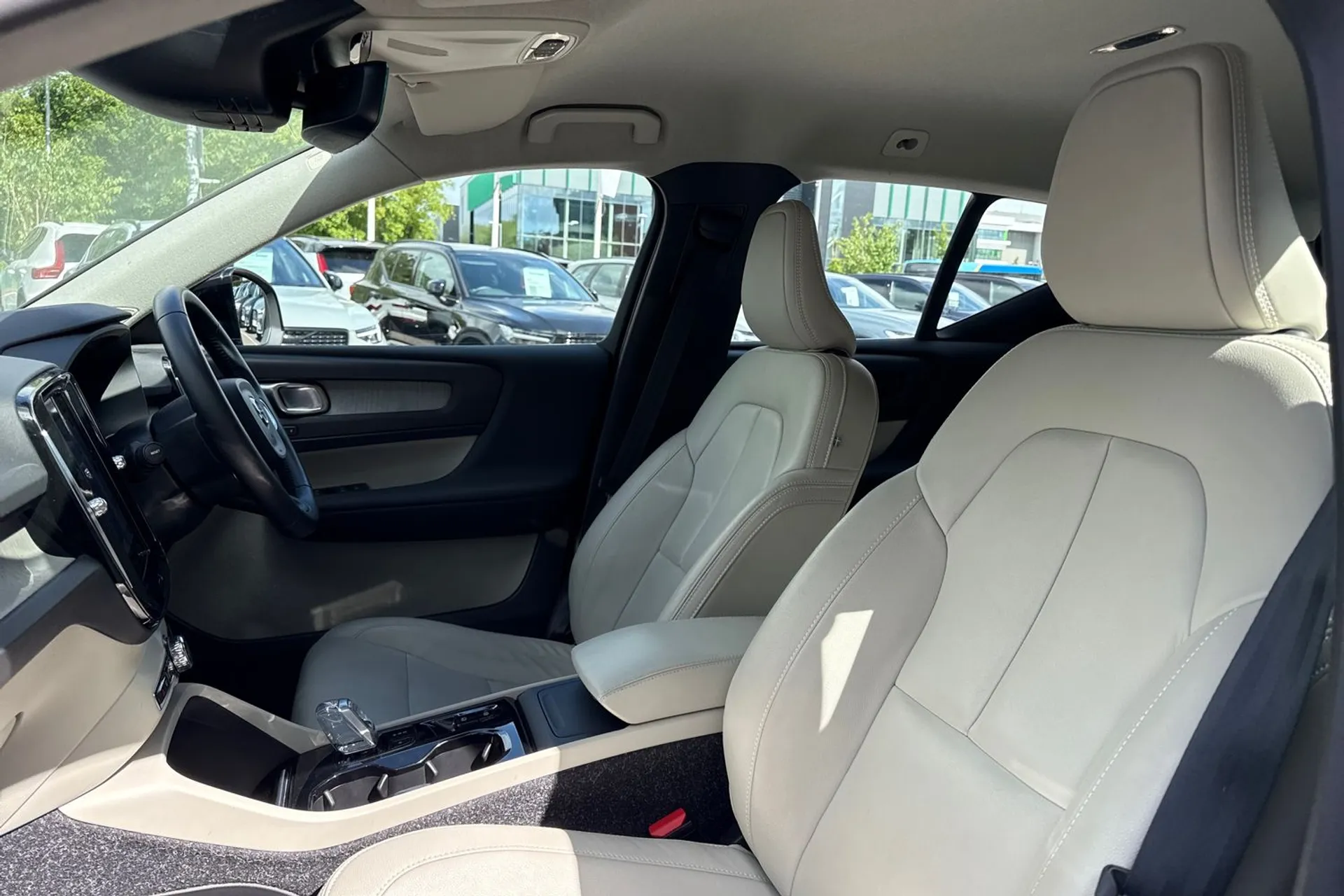 Volvo XC40 thumbnail image number 28