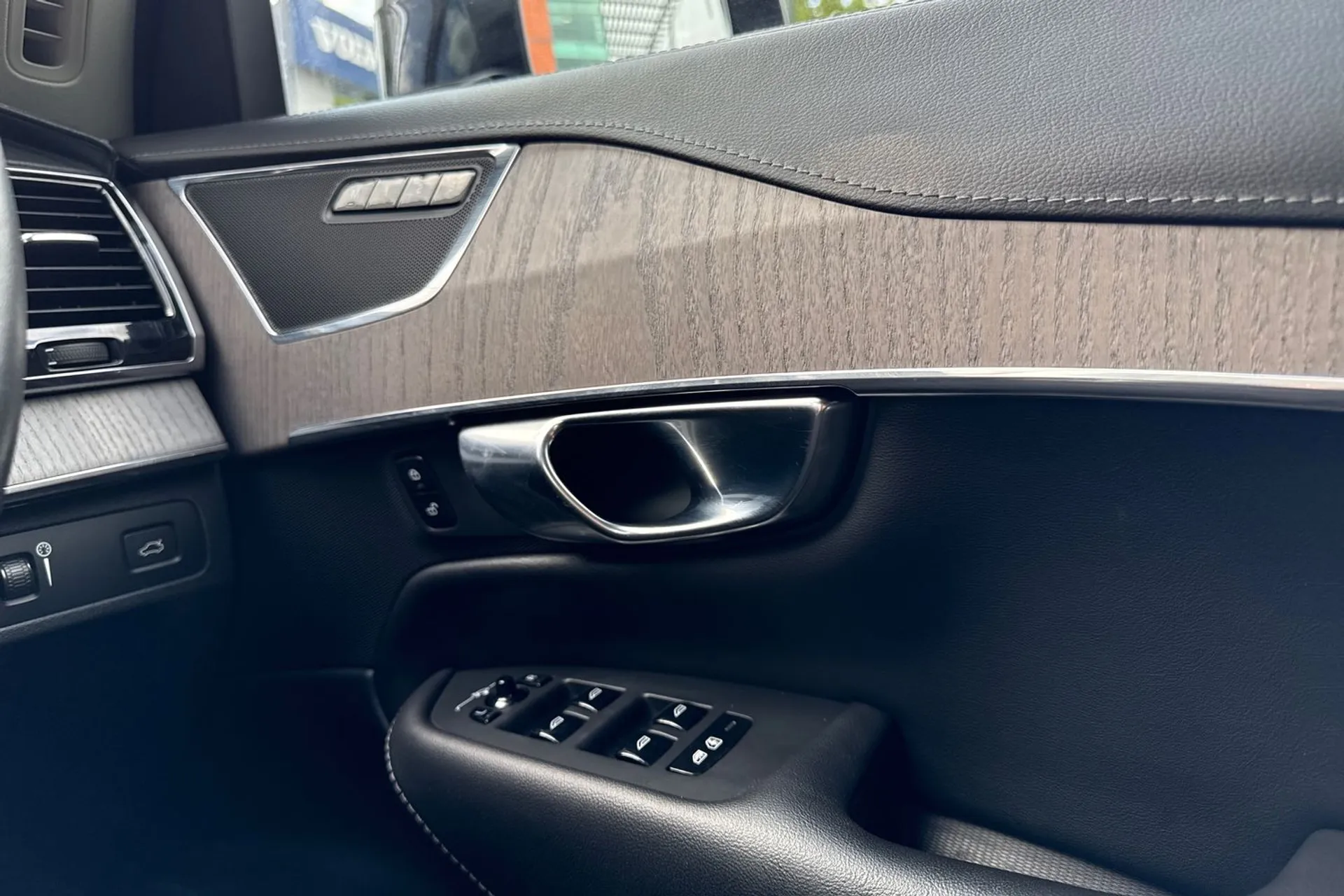Volvo XC90 thumbnail image number 45