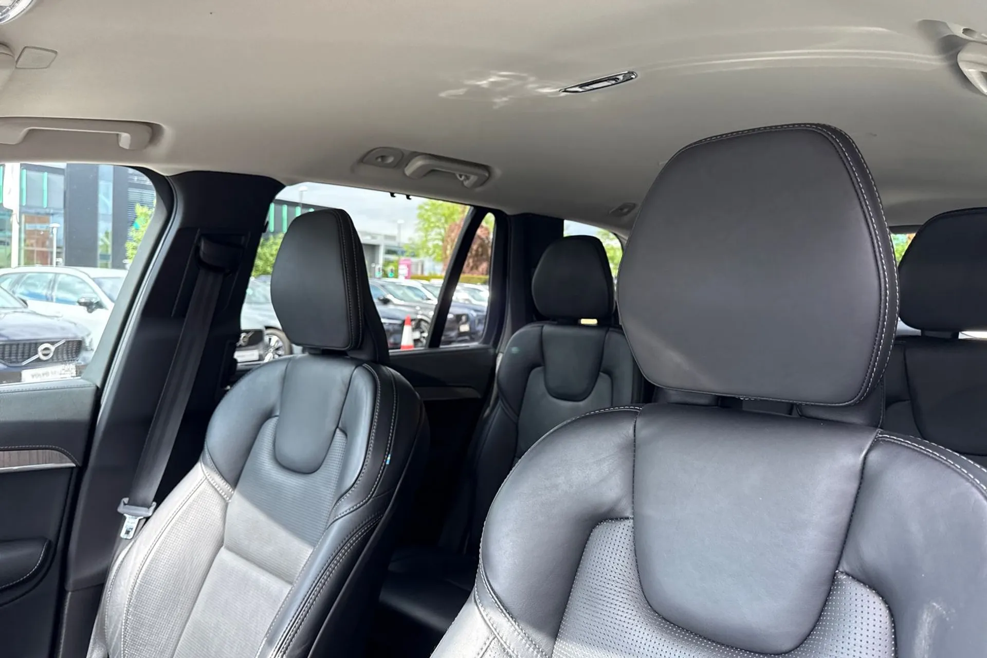 Volvo XC90 thumbnail image number 31