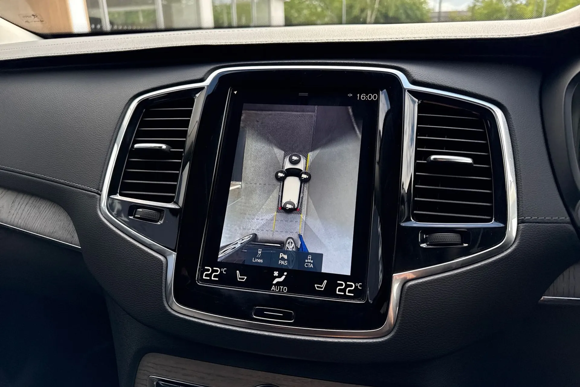 Volvo XC90 thumbnail image number 4
