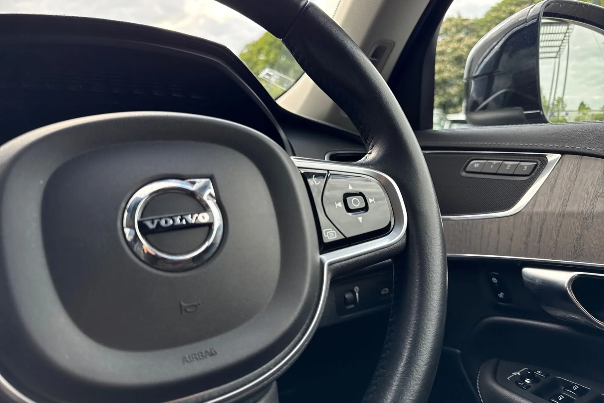 Volvo XC90 thumbnail image number 39