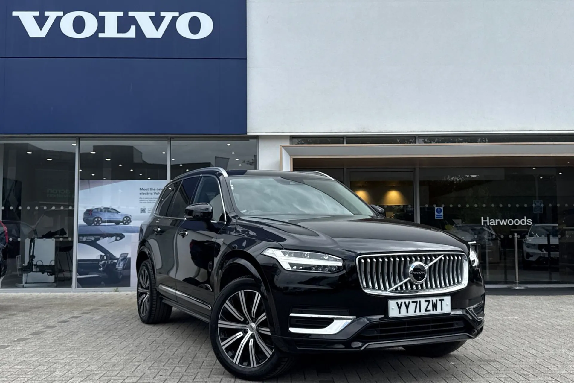 Volvo XC90 focused image